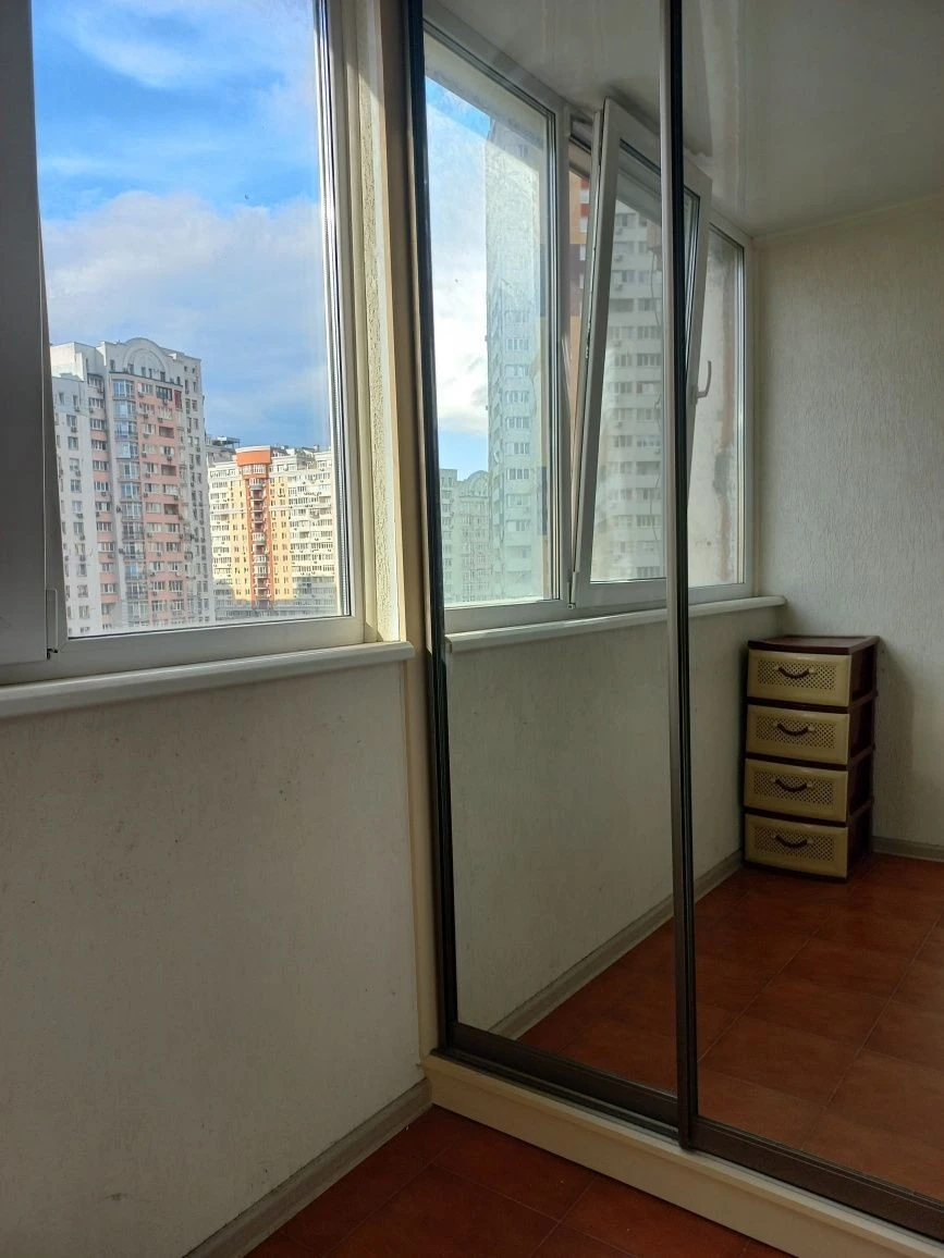 Голосеевский район. Оренда 2-х, Юлії Здановської 83А, метро