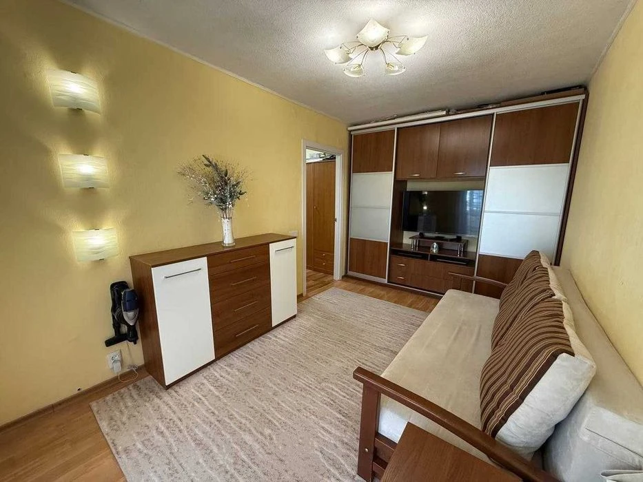 Продам 2 к.квартиру ЧЕШКА ул. Космонавтов ж/м Приднепровск