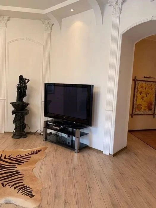 Продам 4-комн квартиру в районе Ленина ул.