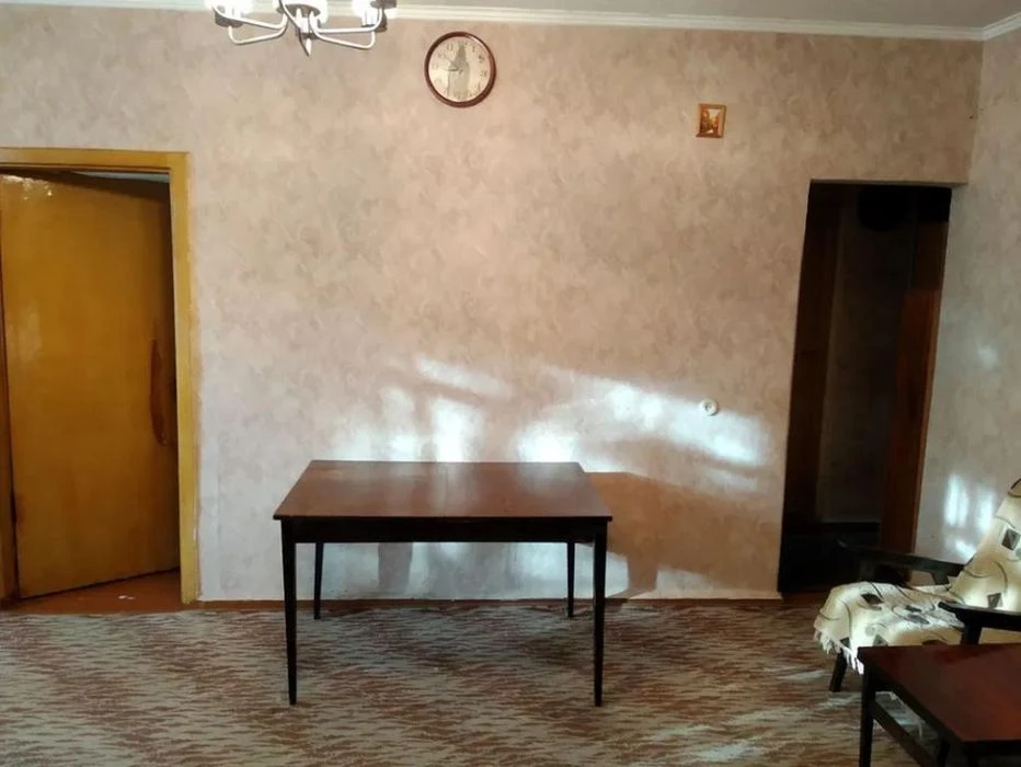 Продам 3-комн квартиру в районе Петровского просп.