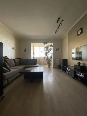Продам 3-комн квартиру в районе Суворова ул.