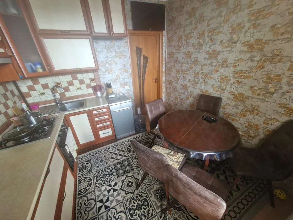 Простора 3х кімнатна квартира + кладовка  каскад