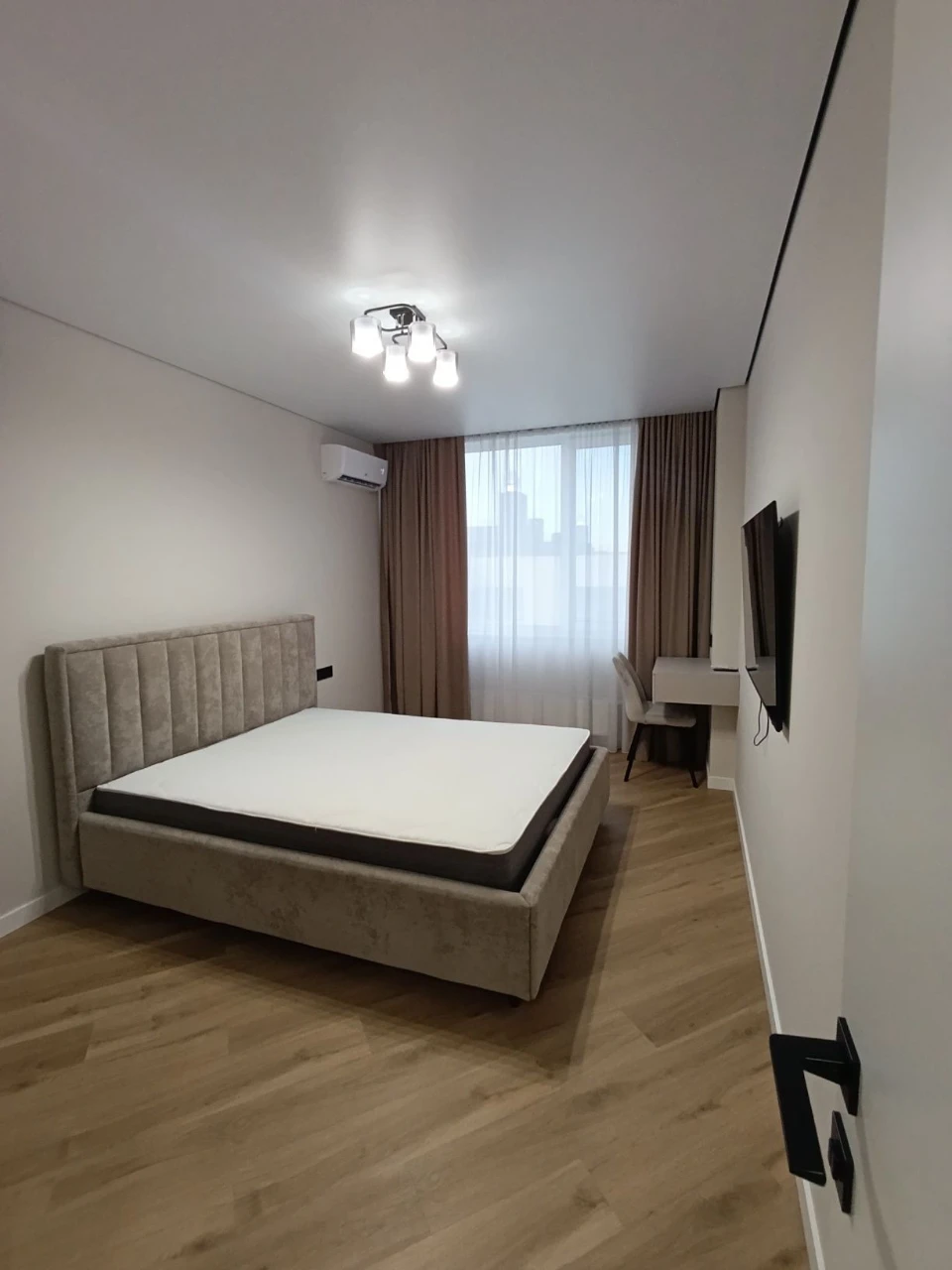 Родини Крістерів, 14, Варшавський-2, Ретровіль