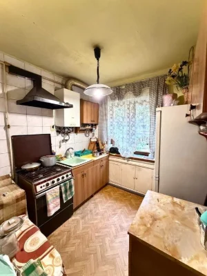 Продаж 3-кімнатної квартири | ближній центр | вул. Ростислав