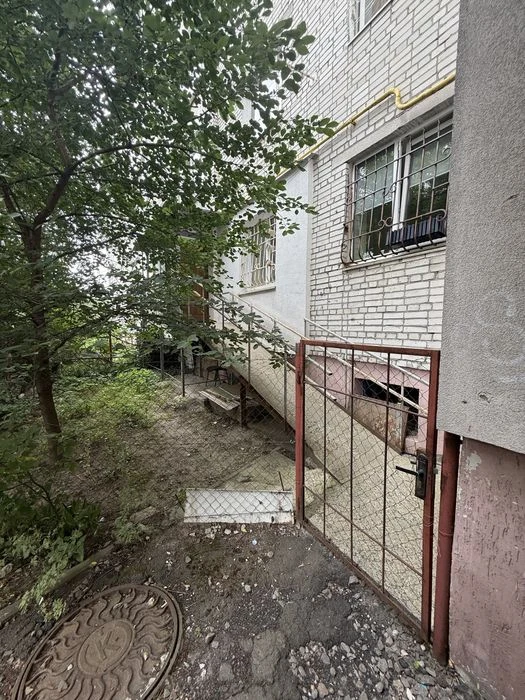 Продаж 3-х кімнатної квартири 70 м² вул. РІВНА, 28