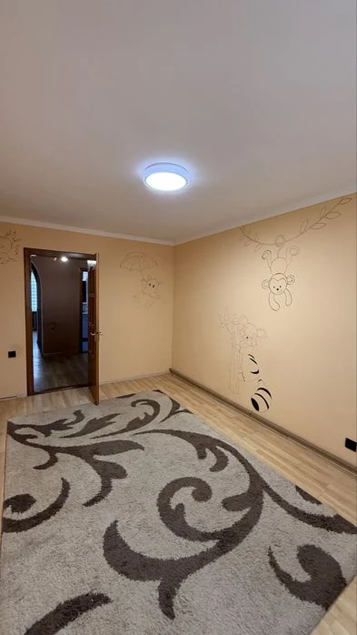 Продаж 3-х кімнатної квартири 70 м² вул. РІВНА, 28