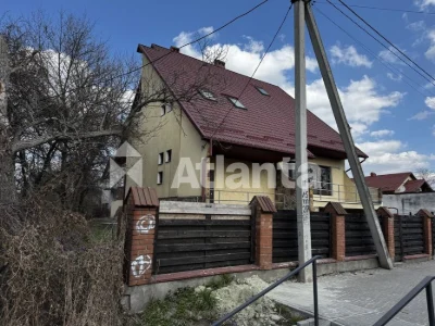 Продаж будинку по вул. Сеньковича  у приватному секторі