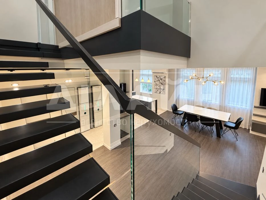 Продаж дворівневої квартири 240 м² у ЖК «Ренесанс» із чотирм