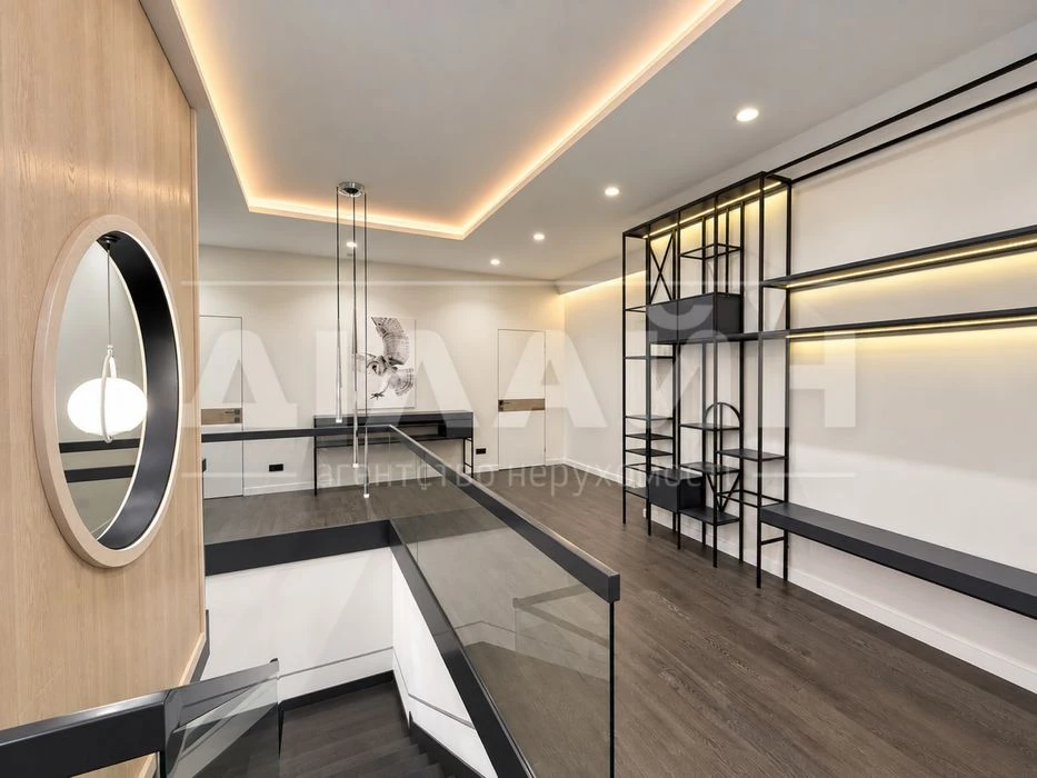 Продаж дворівневої квартири 240 м² у ЖК «Ренесанс» із чотирм