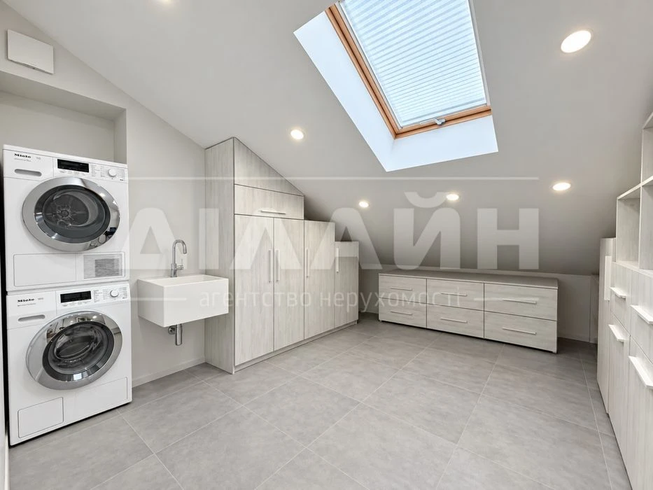 Продаж дворівневої квартири 240 м² у ЖК «Ренесанс» із чотирм