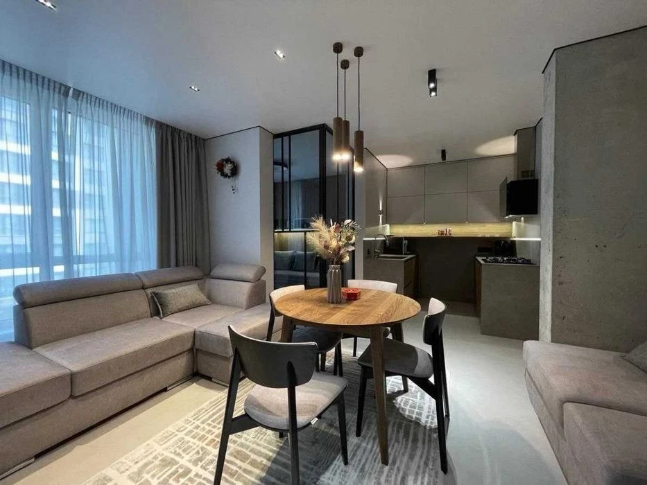 Продається 2-х кімнатна квартира з master-bedroom ЖК Паркова