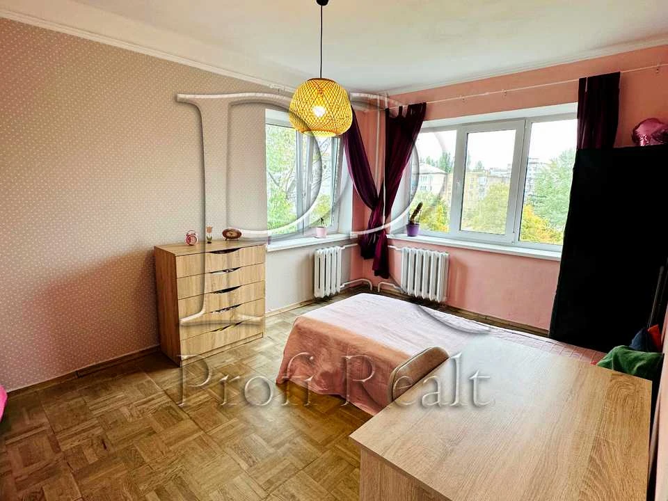 Квартира. Київ, Чорних Запорожців вул. (Петра Запорожця)
