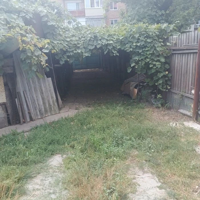Продається частина будинку в центрі міста