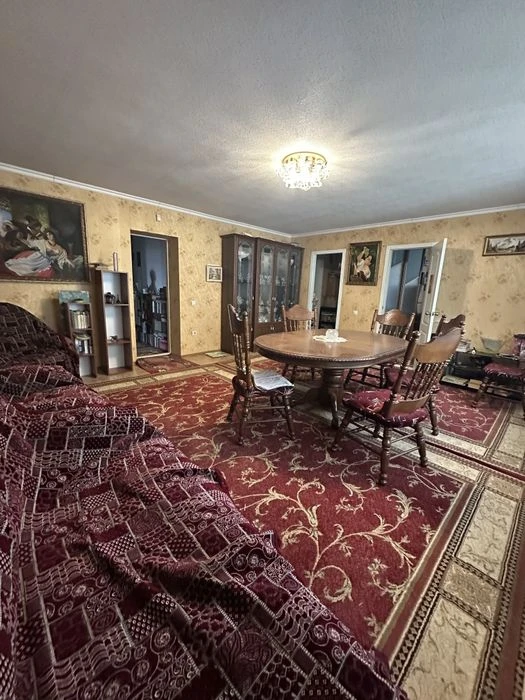 Продам 2х этажный каменный  дом 1982 г.п., со всеми удобства