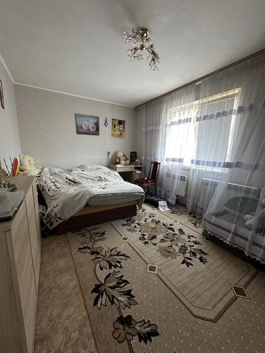 Продам 2х этажный каменный  дом 1982 г.п., со всеми удобства