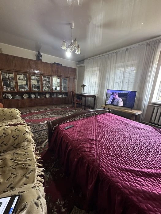 Продам 2х этажный каменный  дом 1982 г.п., со всеми удобства