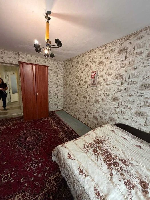 46765 Продаж  1 - кімнатна квартира, Гречани
