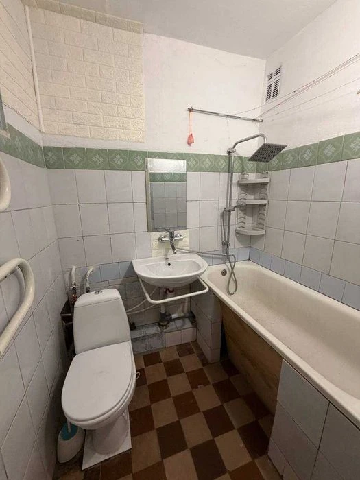 46765 Продаж  1 - кімнатна квартира, Гречани