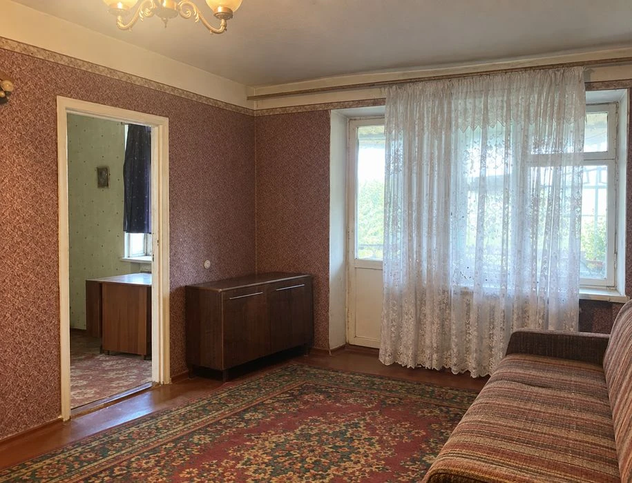 4к квартира  на Кременчуцькій, під ремонт