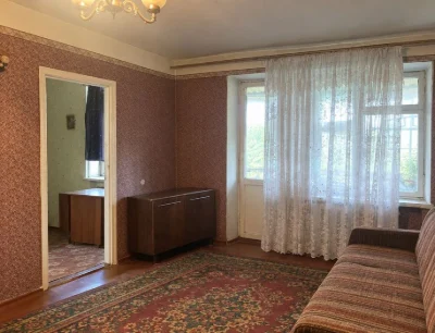 4к квартира  на Кременчуцькій, під ремонт