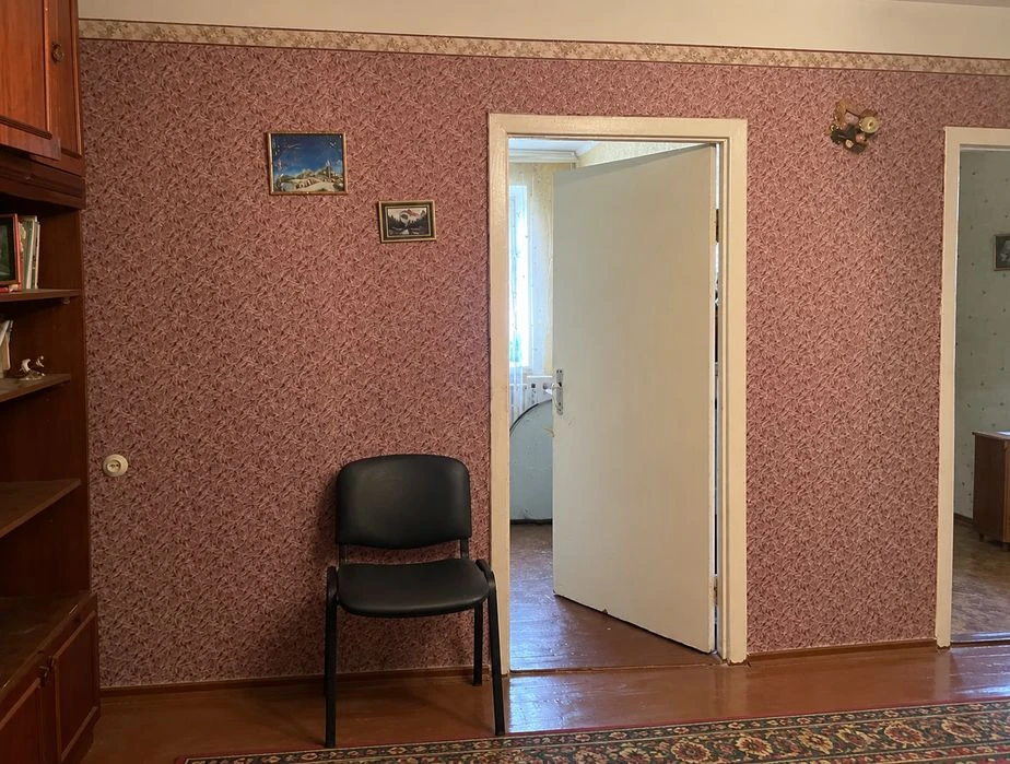 4к квартира  на Кременчуцькій, під ремонт