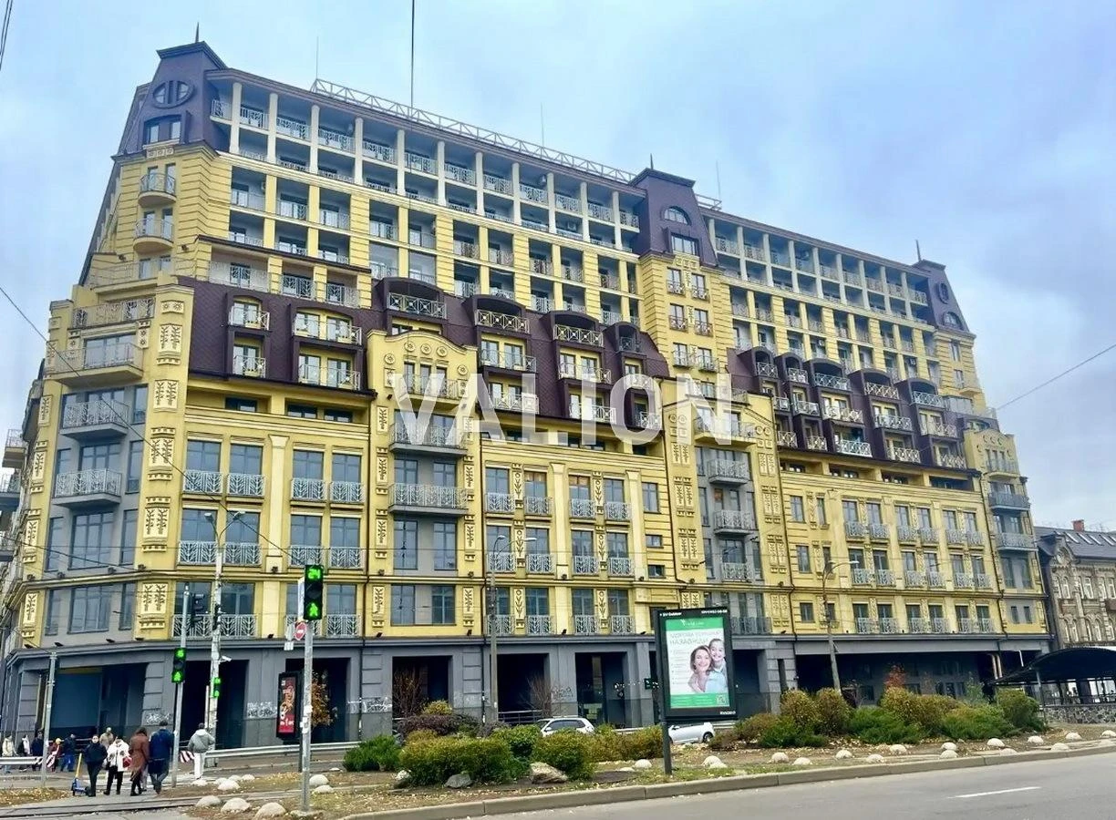 Продам 3-кімнатну квартиру з ремонтом на Подолі, вул.Нижній