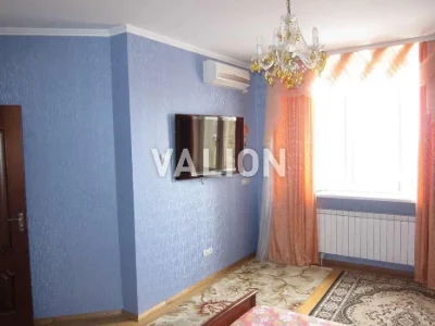 Продаж 3-кімнатної квартири по вул.Срібнокільська, 1
