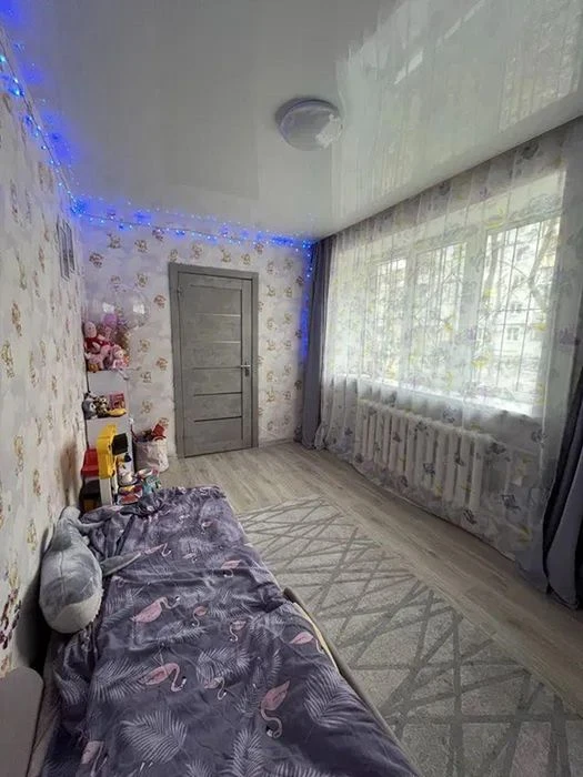 Продам 3-комн квартиру в районе Космонавтов ул.