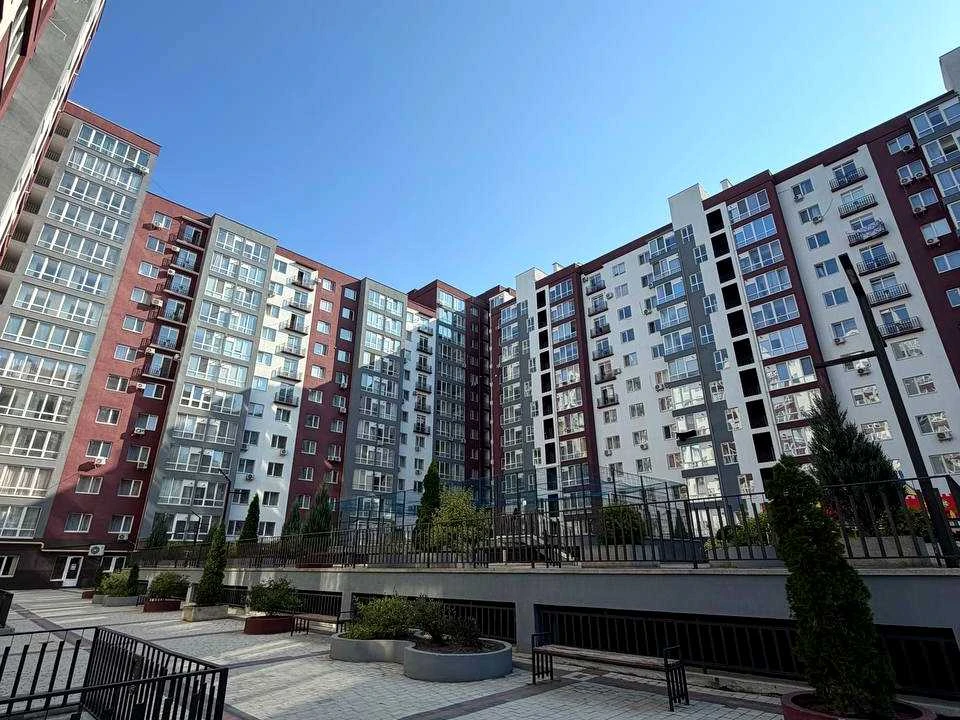 Квартира. Ивано-Франковск, Княгинин ул., (Дом 30)