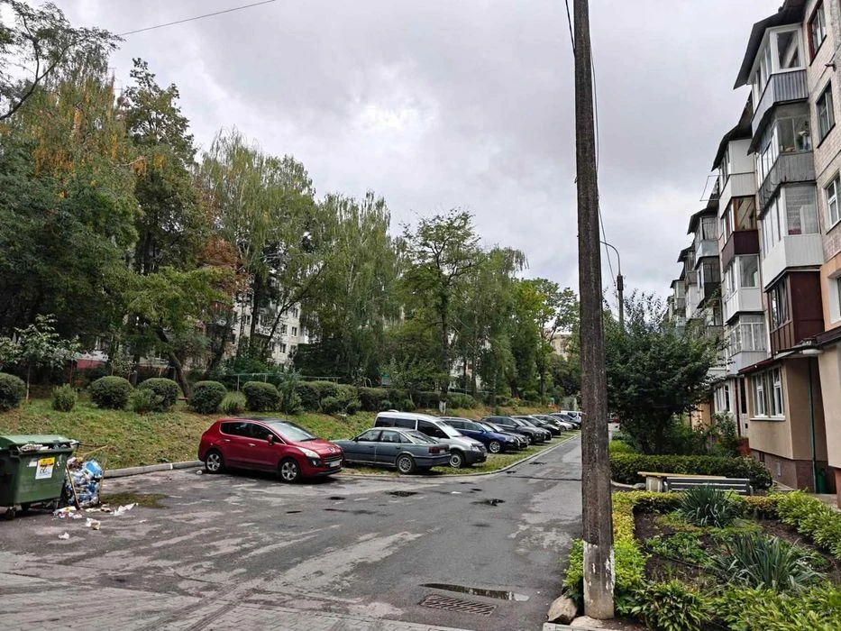 Продаж 2 кімнатної квартири на проспекті Бандери біля парку