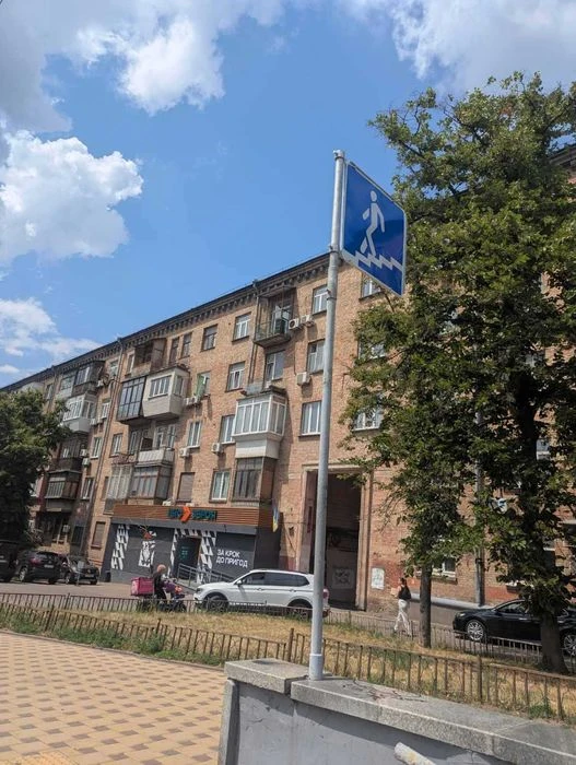 Продаж 2 к квартири бул. М. Міхновського 7 (Дружби народів)