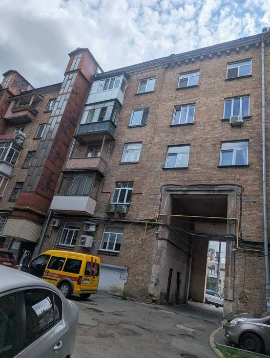 Продаж 2 к квартири бул. М. Міхновського 7 (Дружби народів)