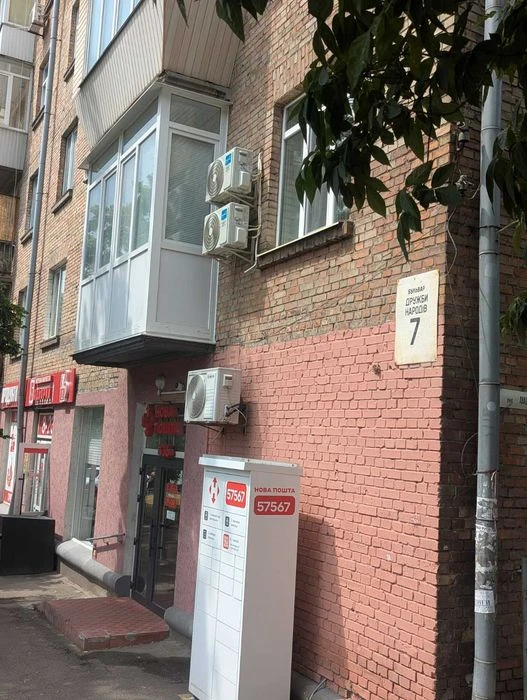 Продаж 2 к квартири бул. М. Міхновського 7 (Дружби народів)
