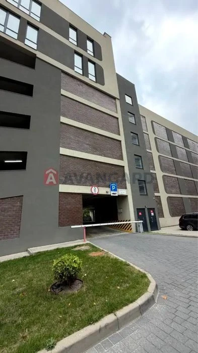Продаж паркомісця