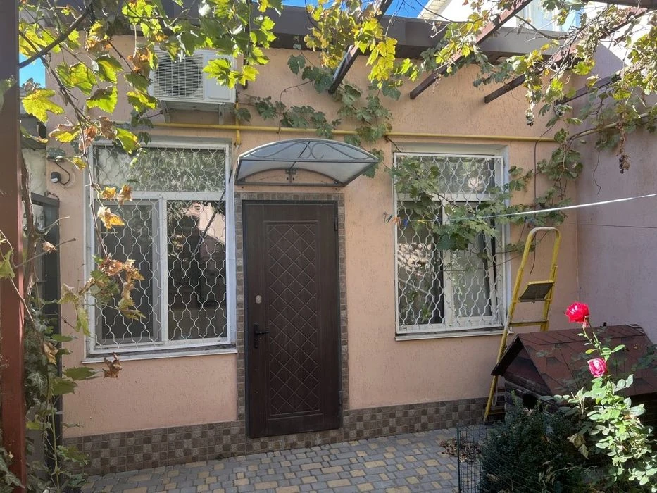 Продаюється квартира з двухкімнатним будинком. Ленселище. Ів