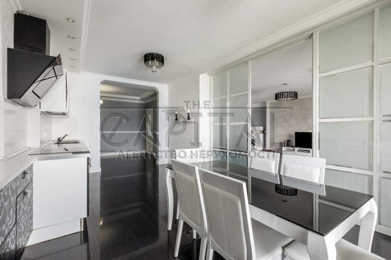 Продаж / Квартира / 130 м2 / Печерський район / вул. Ділова,