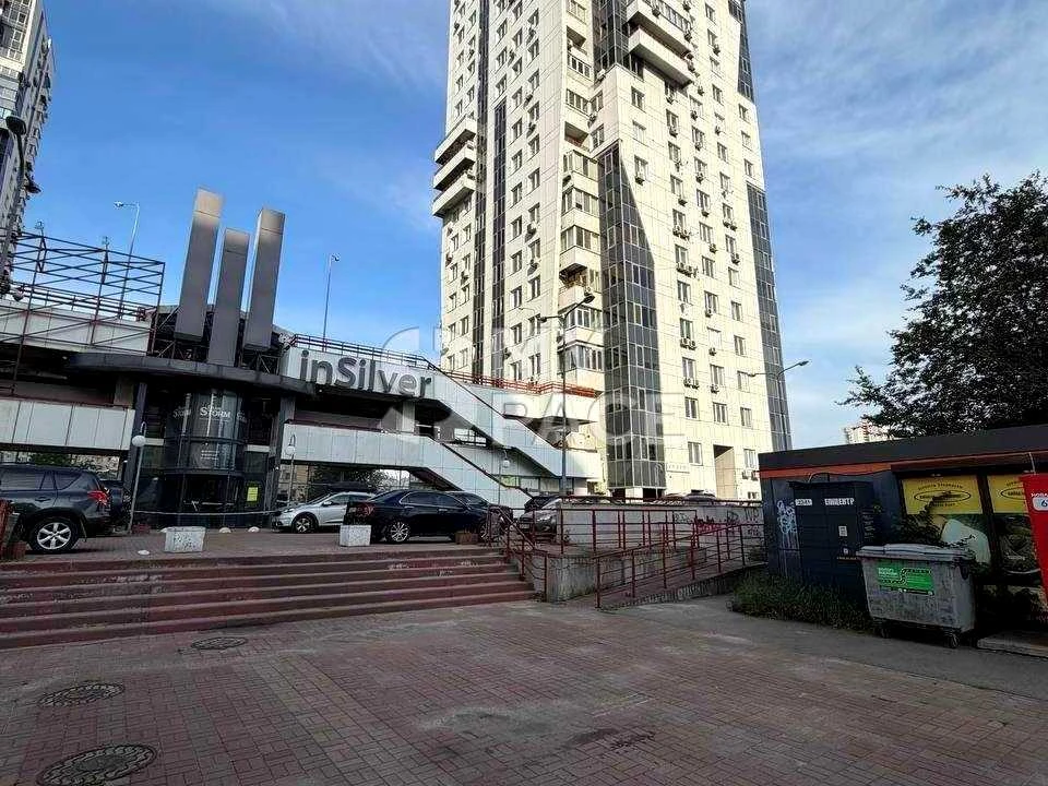 Квартира. Київ, Срібнокільська вул.