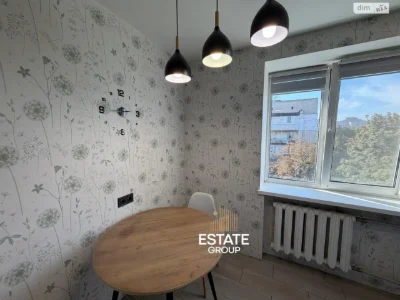 Продаж Квартира Титова
