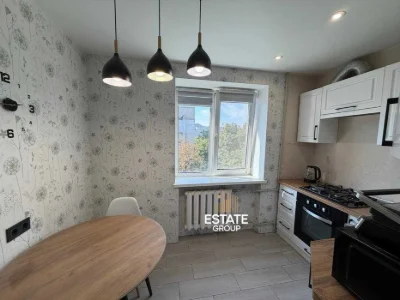 Продам 3к квартиру в районі вулиці Незалежності (Титова)