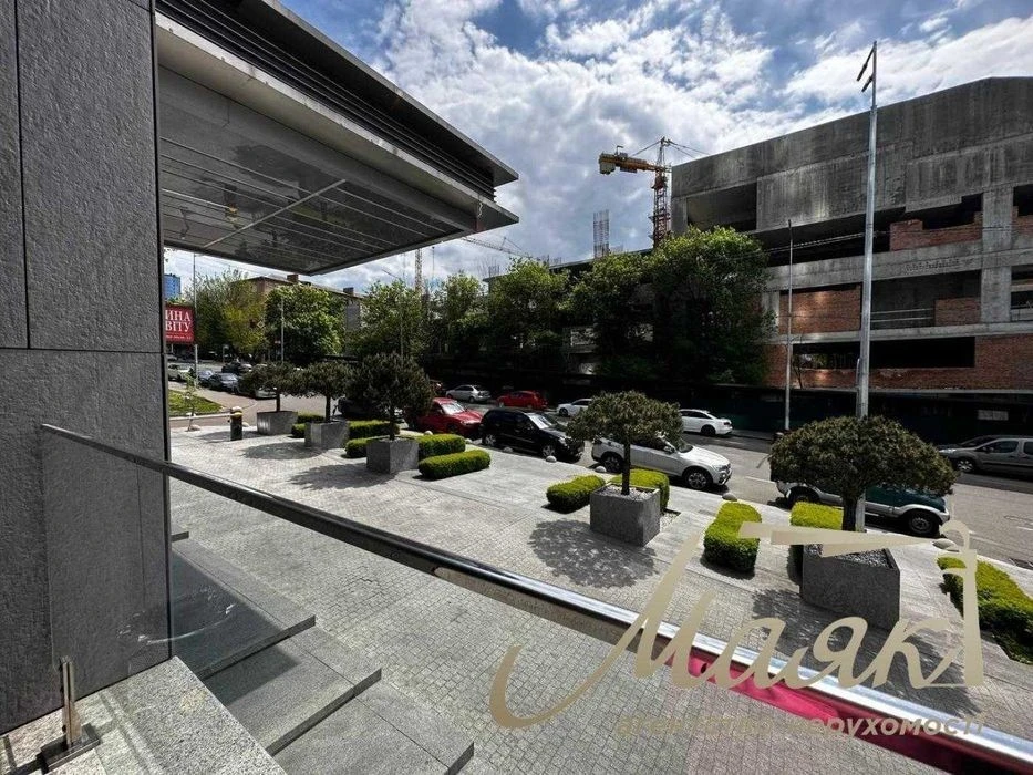 For sale 4-room apartment 177 m2 + terrace in the residential complex "Central park",