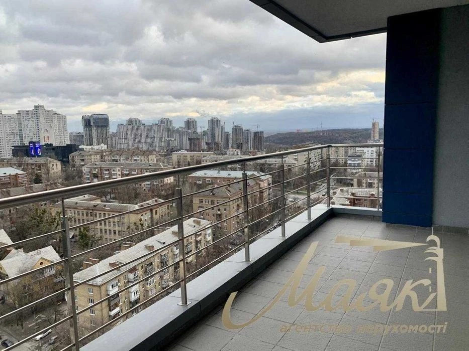 For sale 4-room apartment 177 m2 + terrace in the residential complex "Central park",