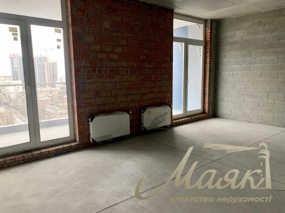 For sale 4-room apartment 177 m2 + terrace in the residential complex "Central park",