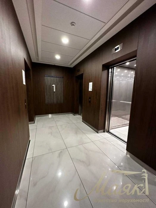 For sale 4-room apartment 177 m2 + terrace in the residential complex "Central park",