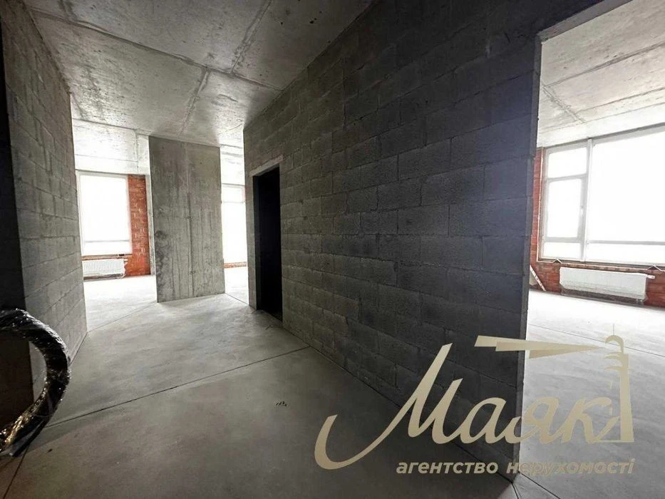 For sale 4-room apartment 177 m2 + terrace in the residential complex "Central park",