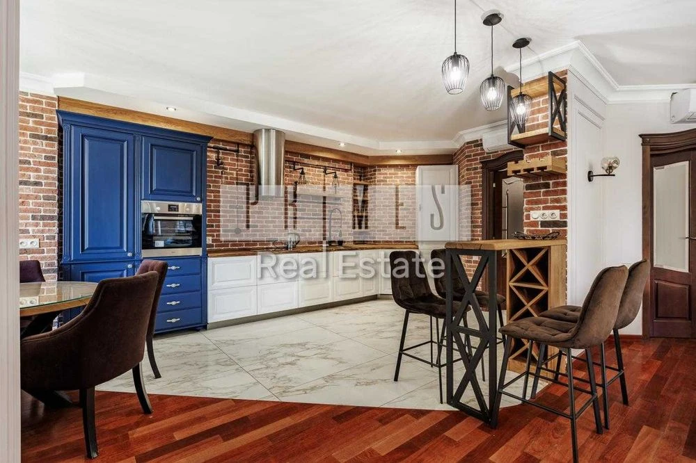 Продажа 4-комнатной квартиры, 181 м², ул. Старонаводницкая,