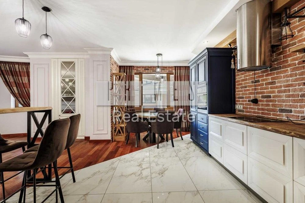 Продажа 4-комнатной квартиры, 181 м², ул. Старонаводницкая,