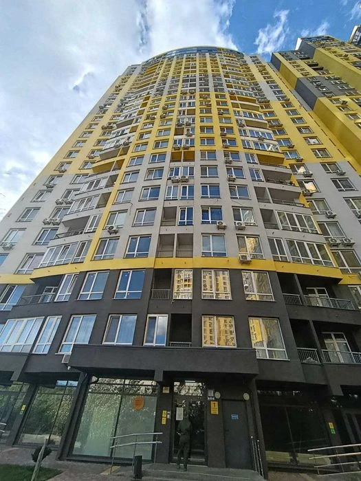 Продаж 2к + кухня студія квартири квартири ЖК Медовий Кадетс