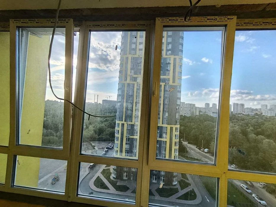Продаж 2к + кухня студія квартири квартири ЖК Медовий Кадетс