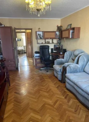 Продам 3 кімнатну квартиру в Слобідському районі.