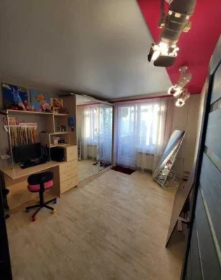 Продам 3- кімнатну квартиру у Індустріальному районі